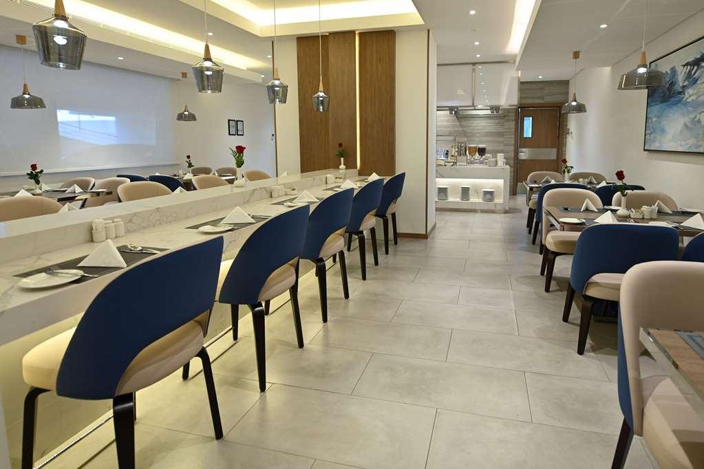 Comfort Hotel Jeddah King Road Jidá Restaurante foto